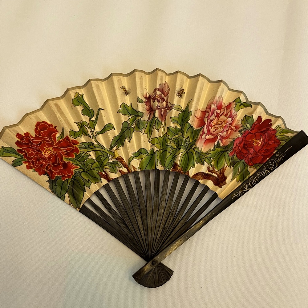 Elegant Floral Hand Fan with Red and Green Design